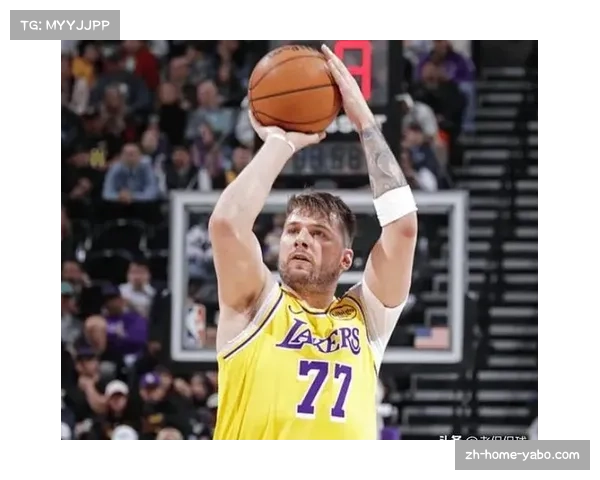 NBA焦点战:里夫斯压哨绝杀助湖人险胜,东契奇赛后称赞为“历史最佳